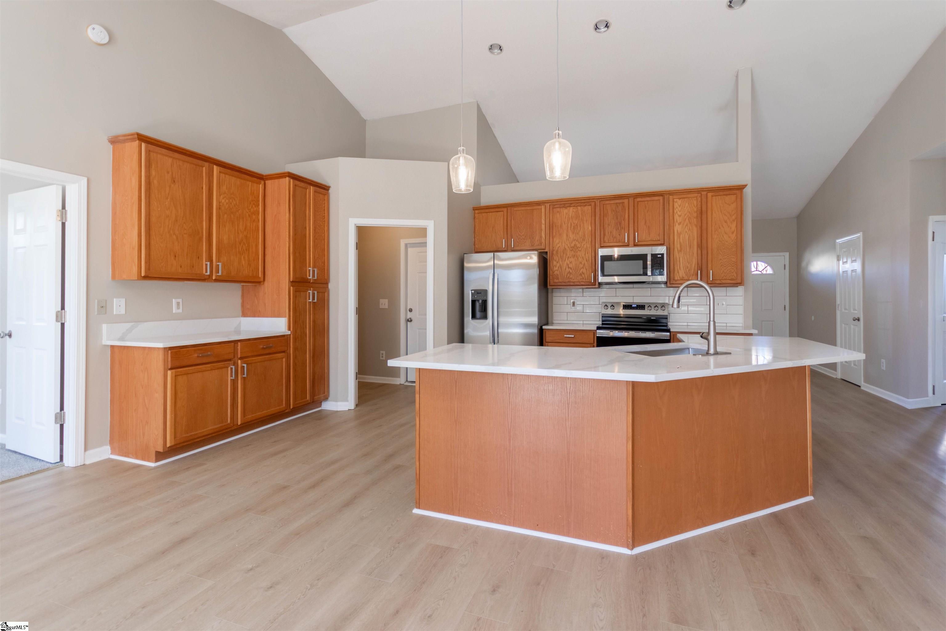 132 Bascom Court Greer, SC 29650 - Photo 6 of 32 Gallery Image 6