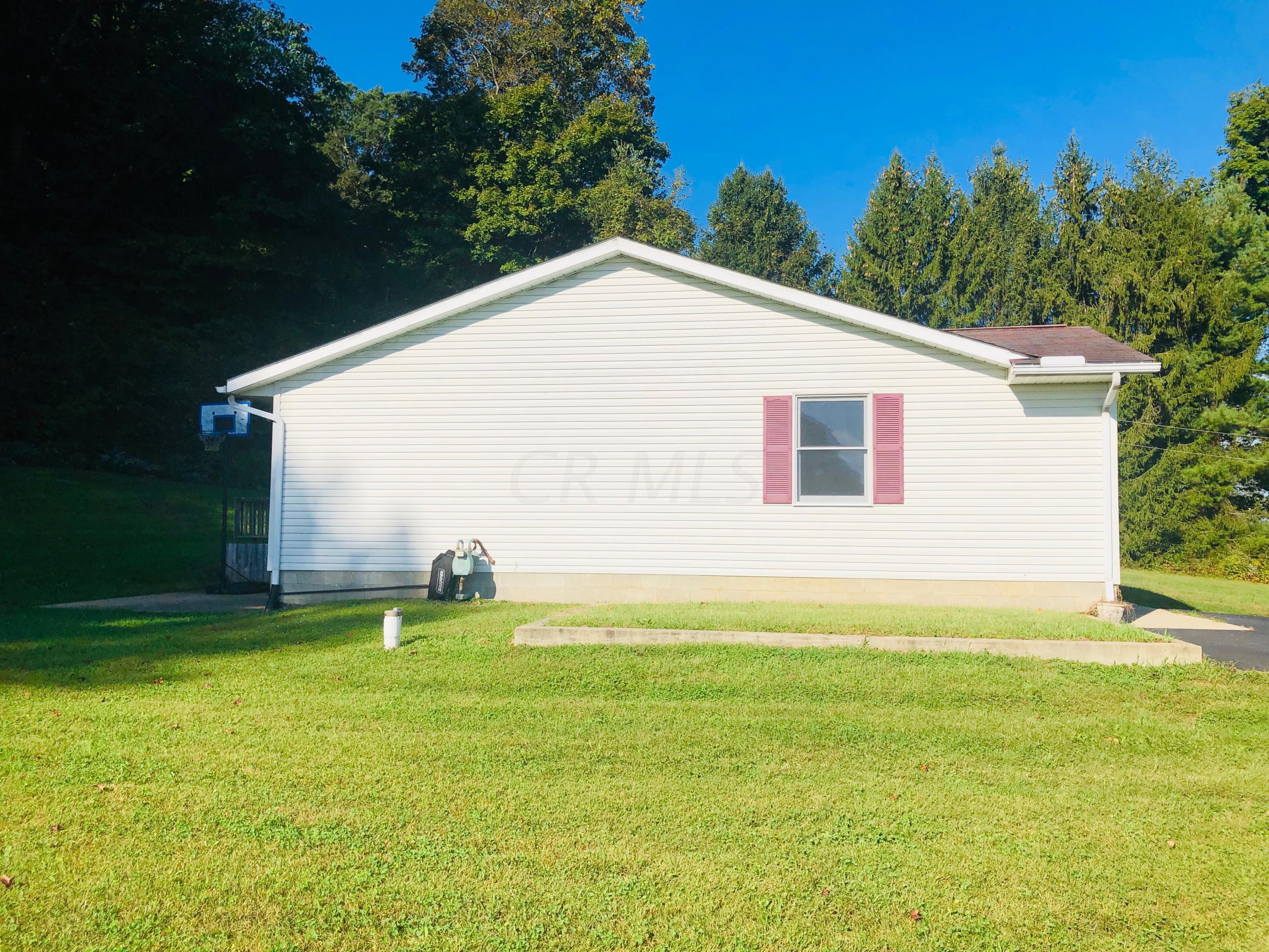 1663 Snoke Road Southwest Lancaster, OH 43130 - Photo 3 of 23