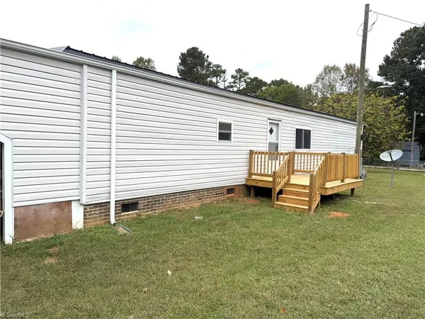 $226,500 | 2202 Woodfield Drive, Sophia, NC 27350