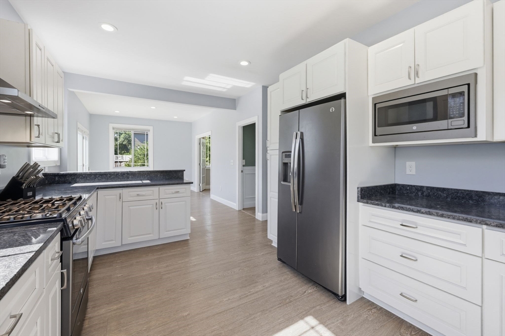 17 Russellville Road Westfield, MA 01085 - Photo 9 of 38