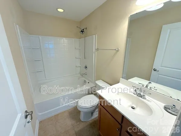 $1,925 | 2432 Silverthorn Drive, Charlotte, NC 28273