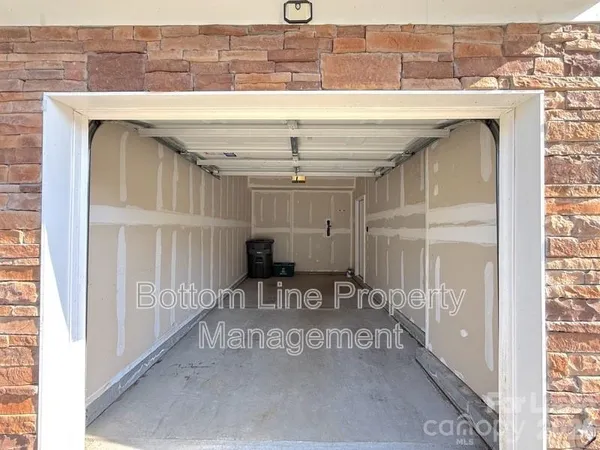 $1,925 | 2432 Silverthorn Drive, Charlotte, NC 28273