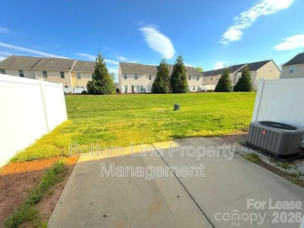 $1,925 | 2432 Silverthorn Drive, Charlotte, NC 28273