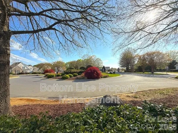 $1,925 | 2432 Silverthorn Drive, Charlotte, NC 28273