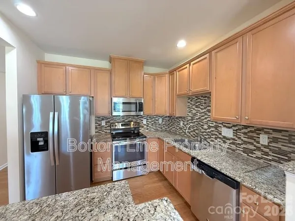 $1,925 | 2432 Silverthorn Drive, Charlotte, NC 28273