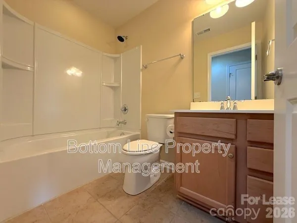 $1,925 | 2432 Silverthorn Drive, Charlotte, NC 28273