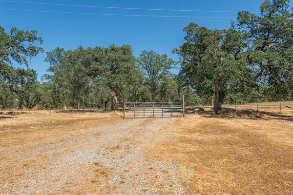 $450,000 | 13575 Gas Point Road, Igo, CA 96047