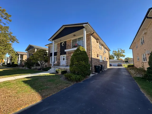 $1,850 | 4525 Elm Avenue, Unit 2B, Brookfield, IL 60513