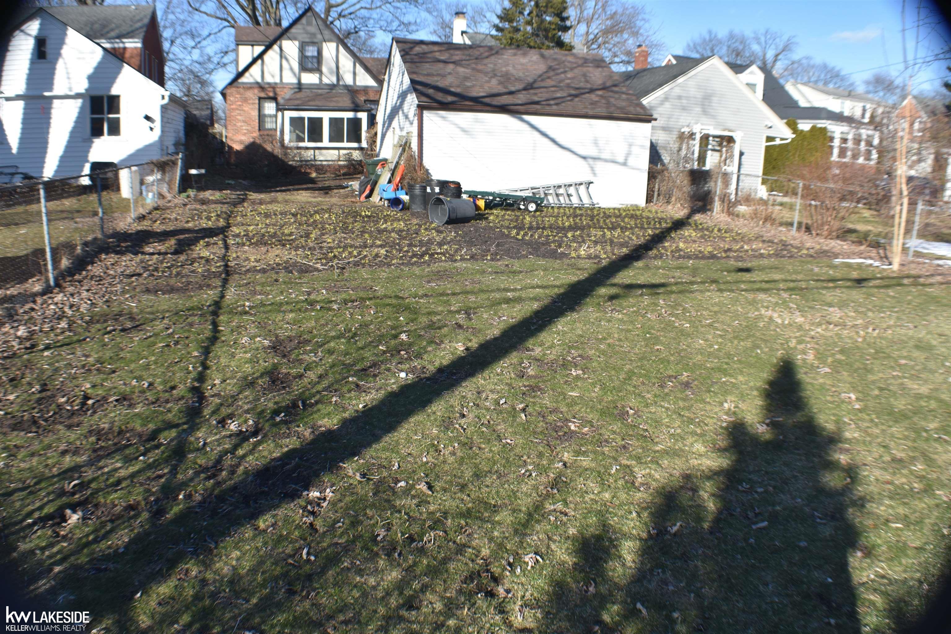1713 Hampton Road Grosse Pointe, MI 48236 - Photo 36 of 37 50103338-39.JPG