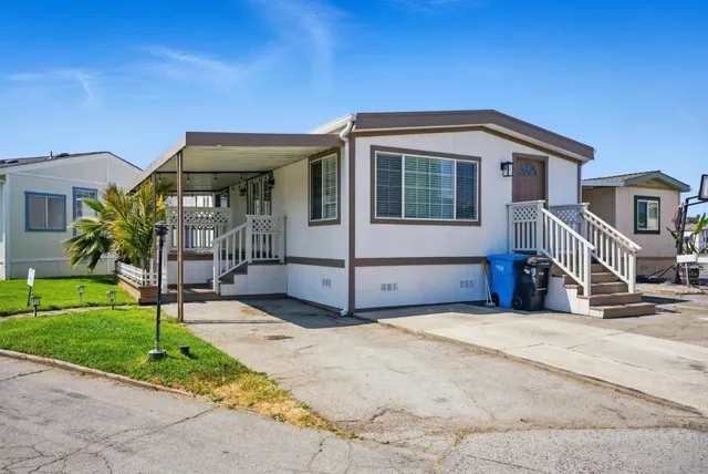 a view of a house with a small yard