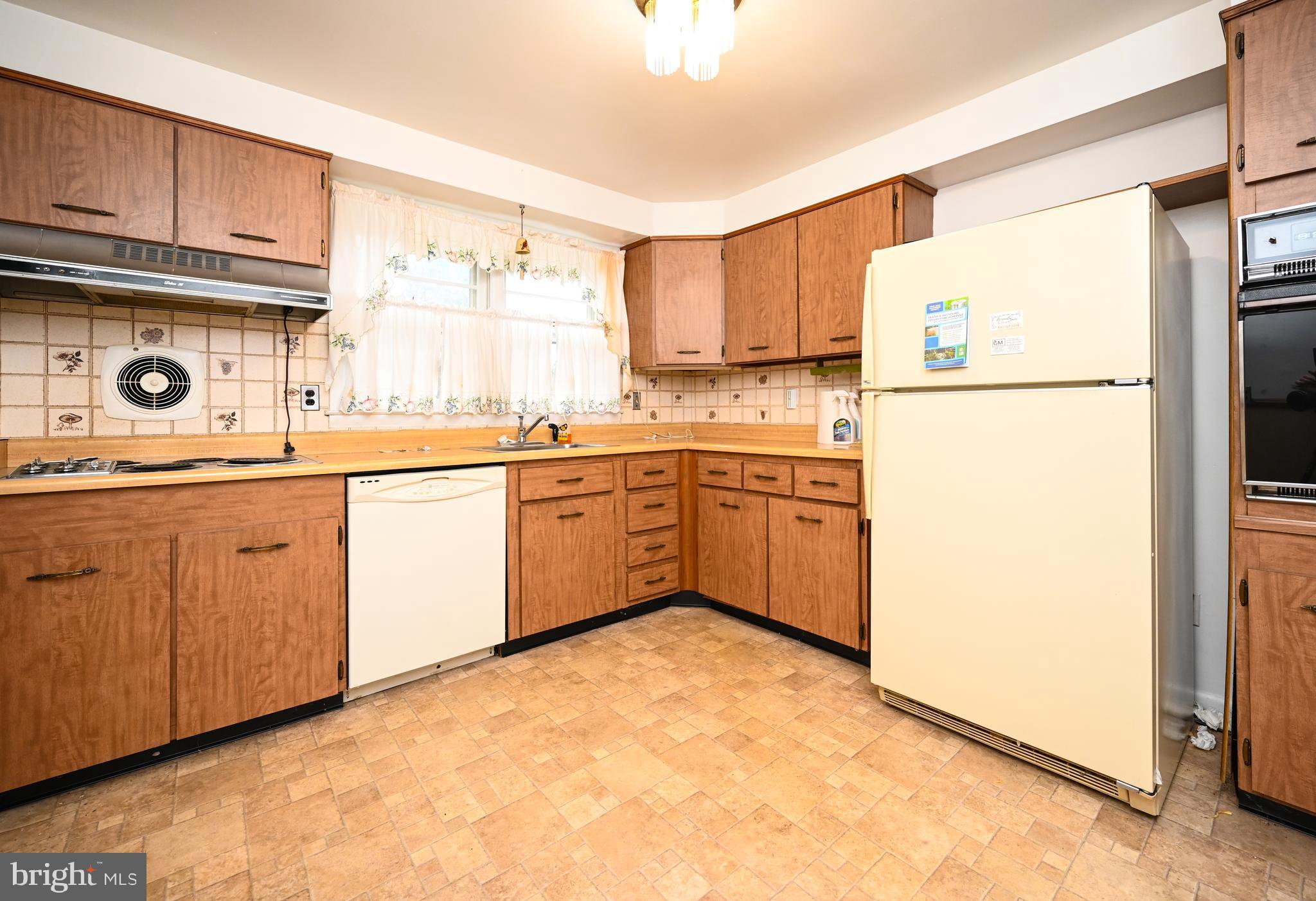 2103 Folkstone Road Lutherville-Timonium, MD 21093 - Photo 14 of 36 Gallery Image 14