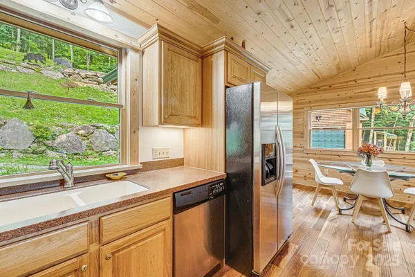 $460,000 | 73 Oak Ridge Court, Unit 698 & 699, Mars Hill, NC 28754