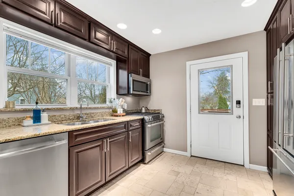 $475,000 | 203 South Hudson Street, Westmont, IL 60559