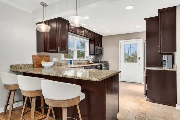 $475,000 | 203 South Hudson Street, Westmont, IL 60559