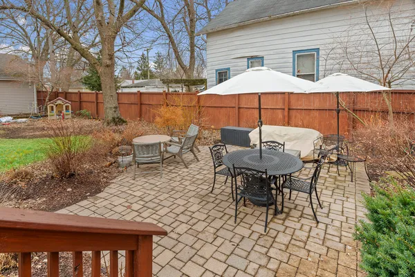 $475,000 | 203 South Hudson Street, Westmont, IL 60559