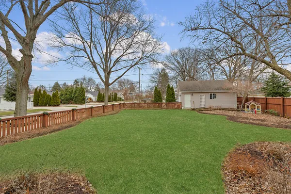 $475,000 | 203 South Hudson Street, Westmont, IL 60559