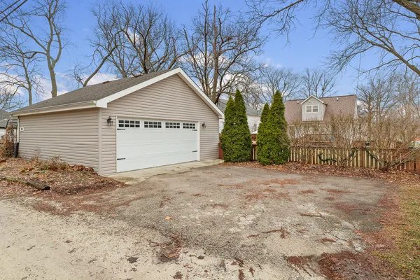 $475,000 | 203 South Hudson Street, Westmont, IL 60559