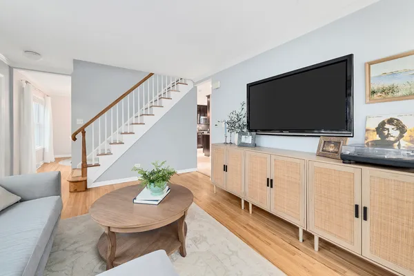$475,000 | 203 South Hudson Street, Westmont, IL 60559