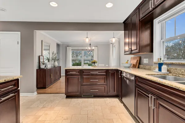 $475,000 | 203 South Hudson Street, Westmont, IL 60559