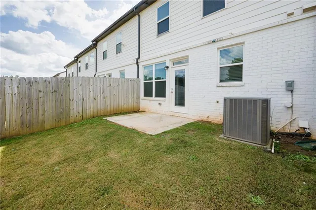 a view of a back yard of the house