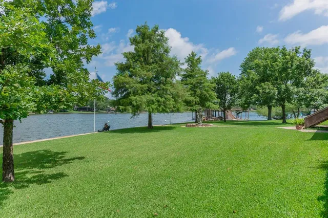$1,950,000 | 106 Lynne Circle, Mabank, TX 75156