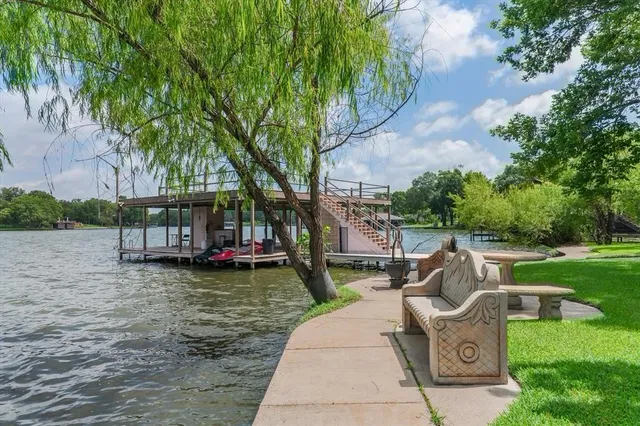 $1,950,000 | 106 Lynne Circle, Mabank, TX 75156