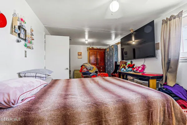 a bed room with two bed and a flat screen tv