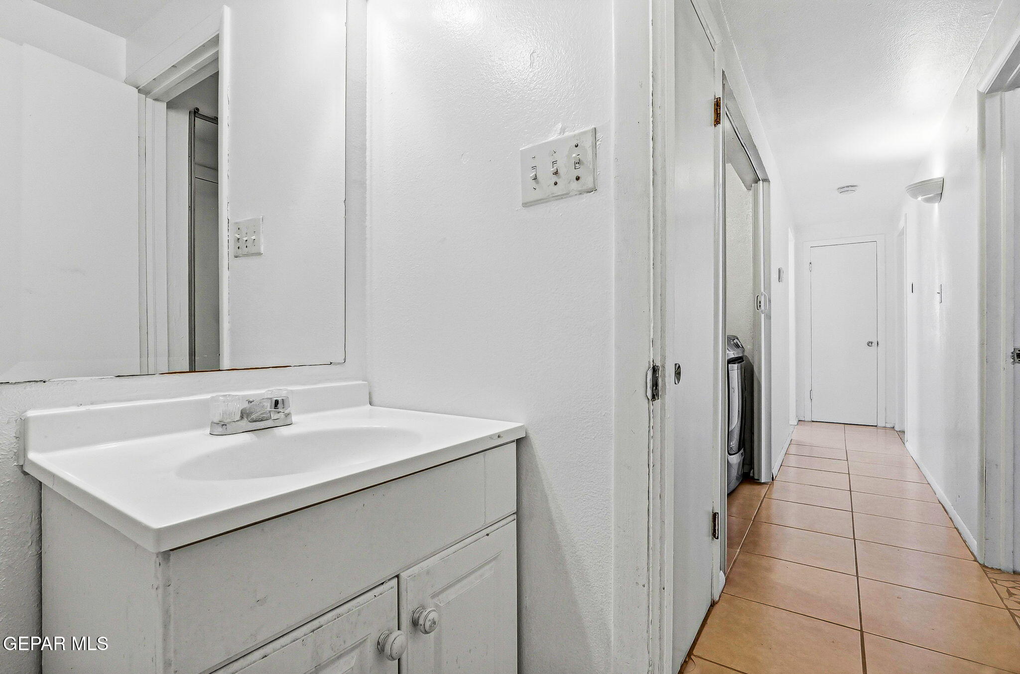 501 South 8th Street Anthony, TX 79821 - Photo 23 of 37 a bathroom with a sink and a mirror