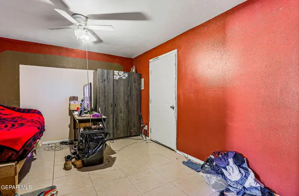 a view of a livingroom with furniture