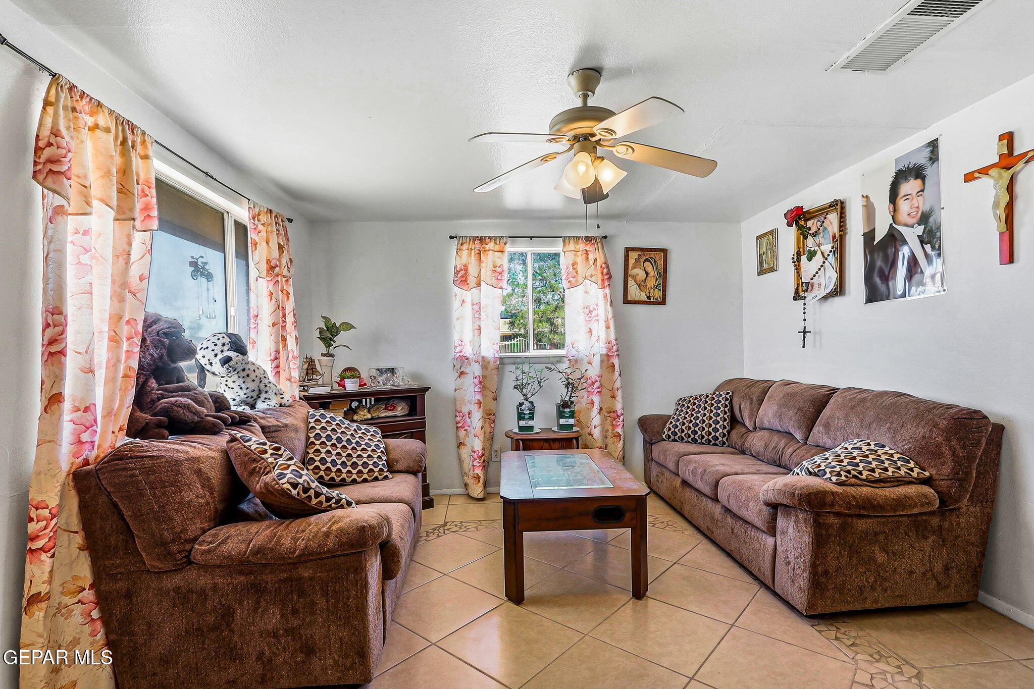 501 South 8th Street Anthony, TX 79821 - Photo 7 of 37 a living room with furniture and a large window