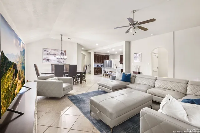 $2,295 | 433 Cactus Flower, Cibolo, TX 78108