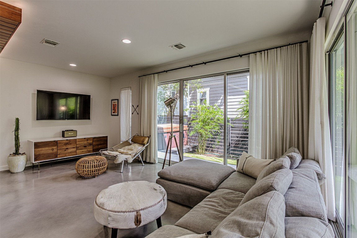 104 West 45th Street Austin, TX 78751 - Photo 7 of 39