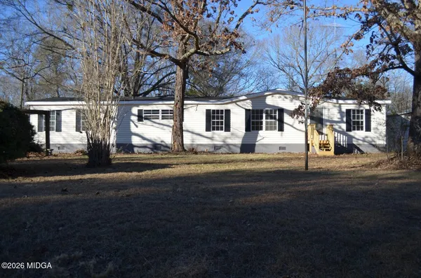 a front view of house with yard
