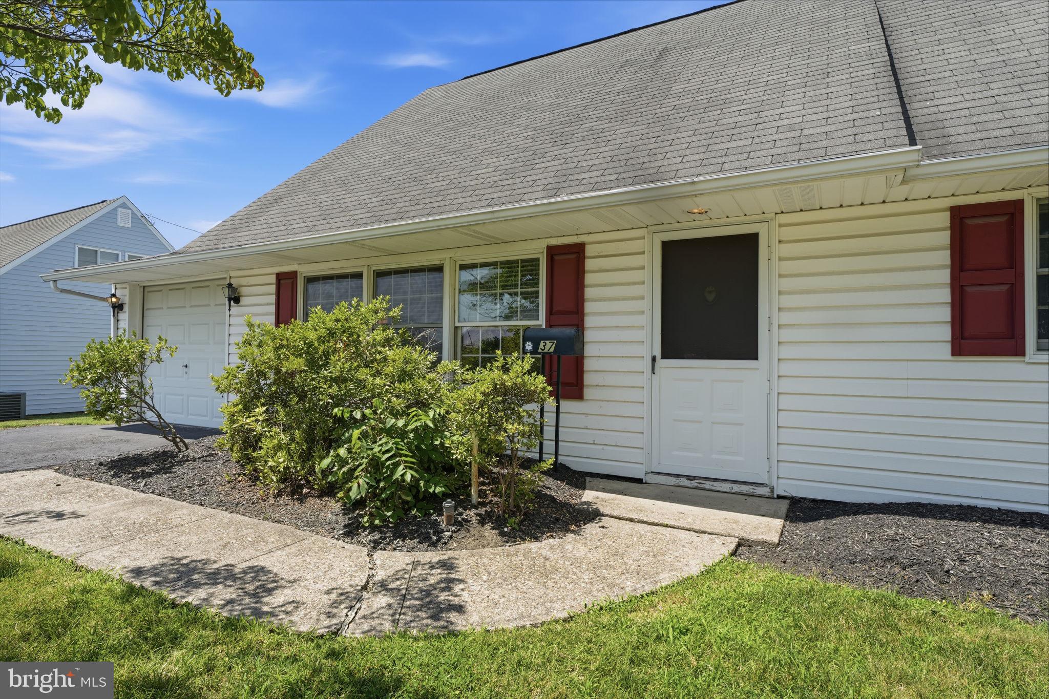 37 Trellis Road Levittown, PA 19056 - Photo 3 of 28