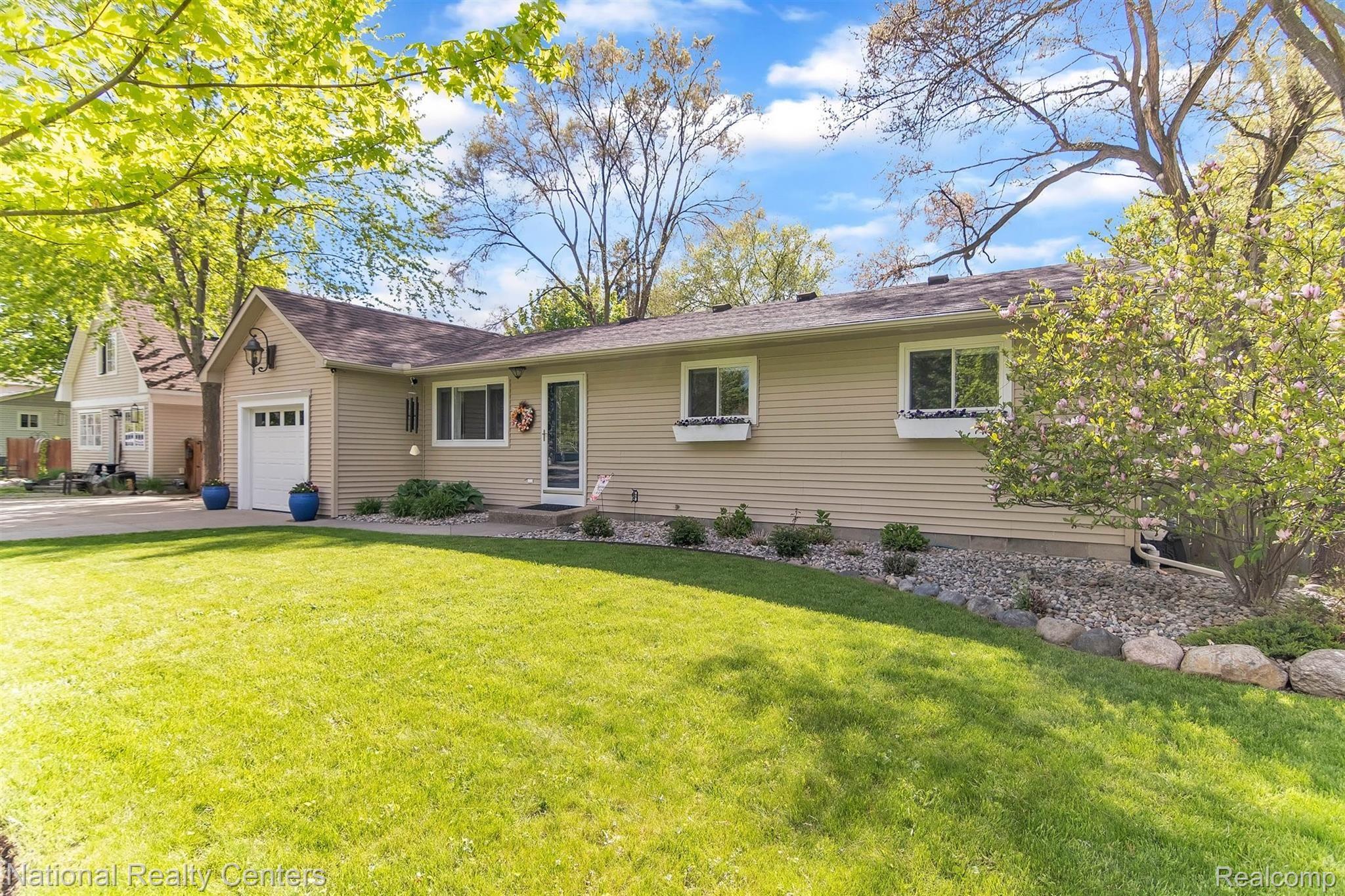 3388 Longview Avenue Rochester, MI 48307 - Photo 4 of 30 04-3388 Longview Ave-WindowStill-Real-Estate-Photography-4.jpg