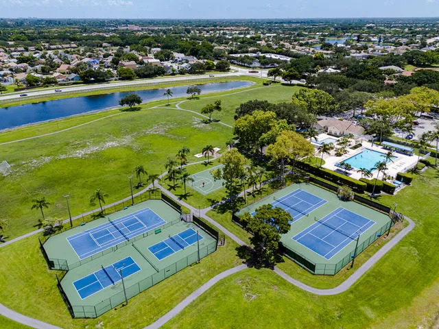 a view of a tennis court