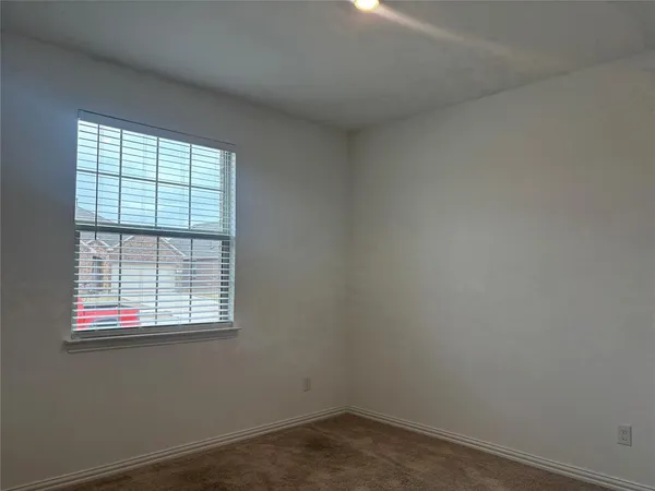 a view of empty room with window