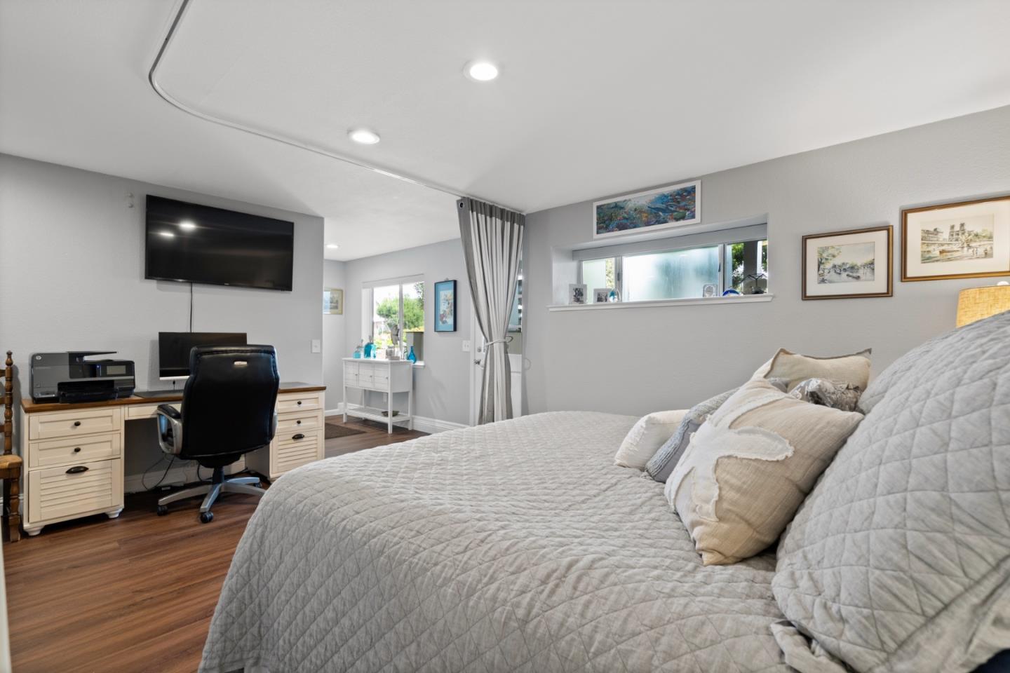 57 Sunset Drive Watsonville, CA 95076 - Photo 23 of 44 a bedroom with a workspace