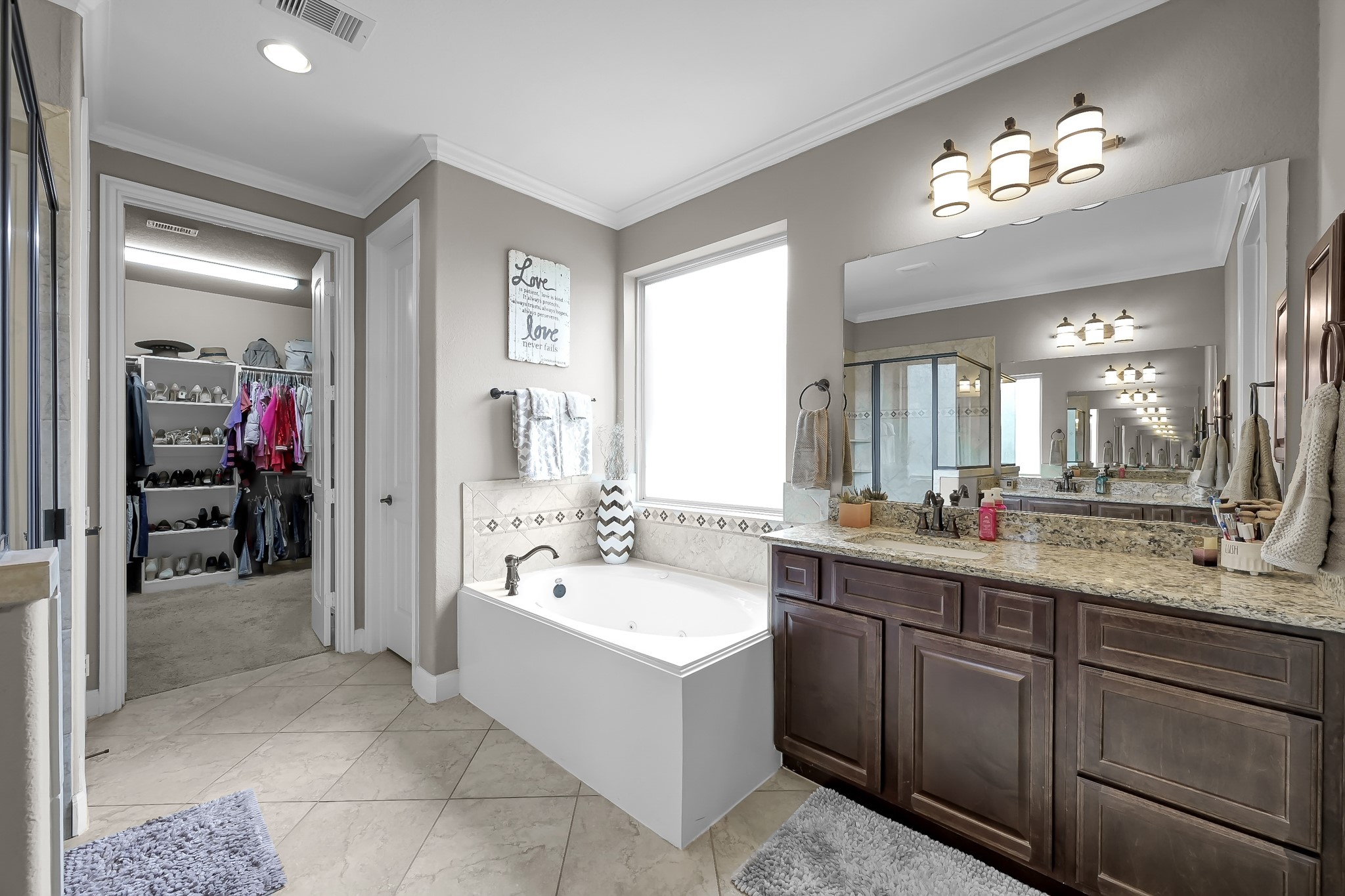 21926 Shamion Court Spring, TX 77379 - Photo 27 of 50 Jetted tub in primary bath.