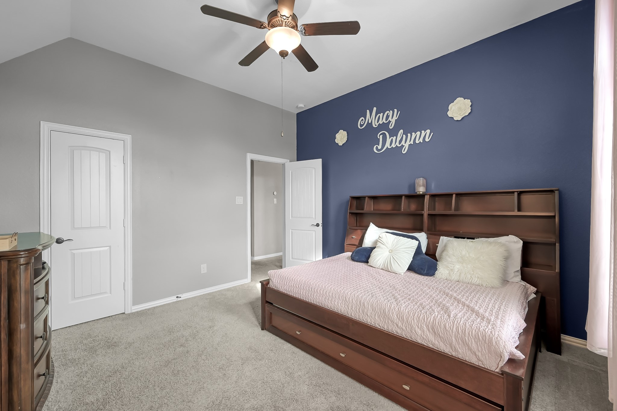 21926 Shamion Court Spring, TX 77379 - Photo 35 of 50 2nd large bedroom upstairs with walk in closet.