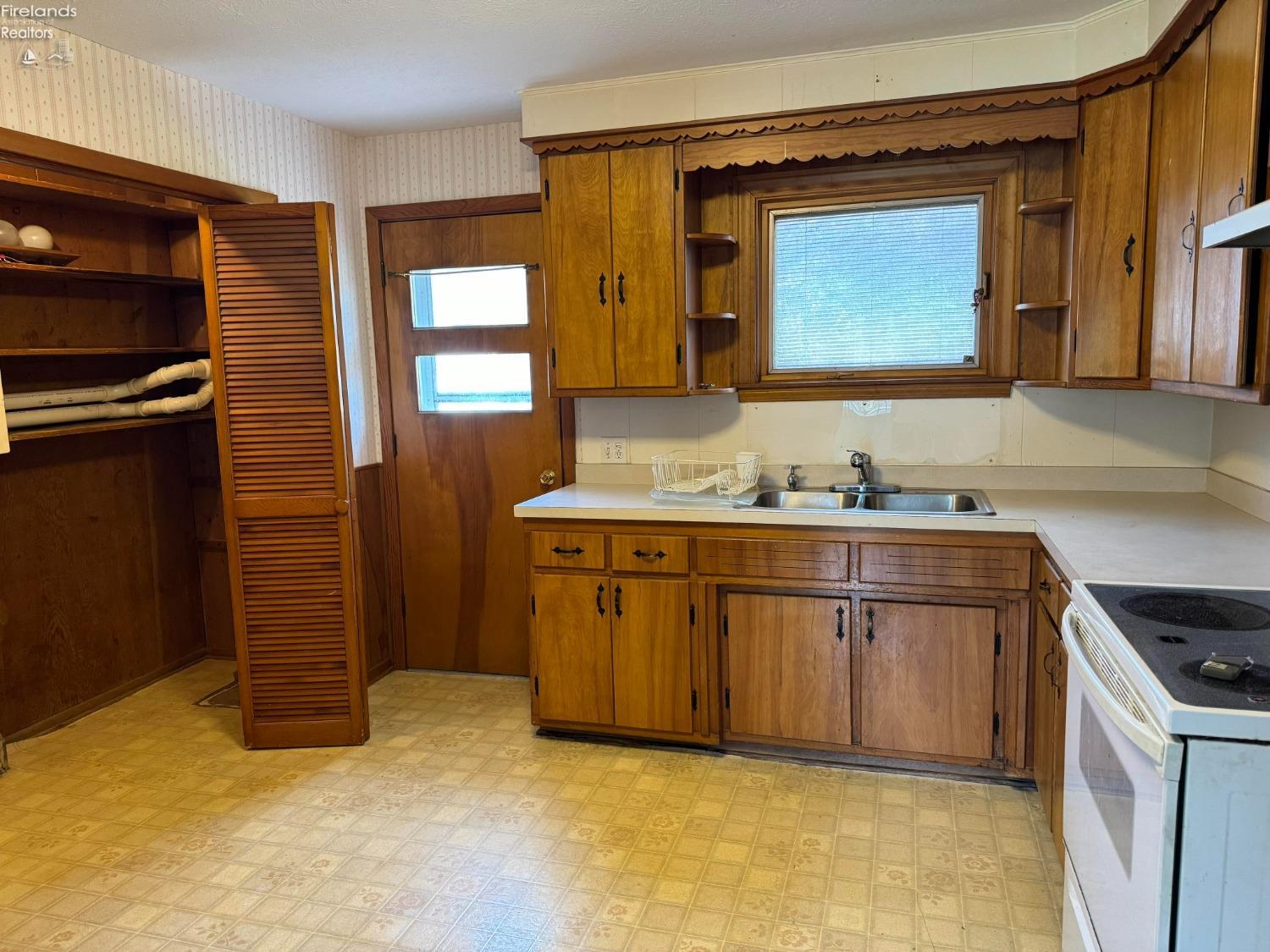 8404 Barnes Road Vermilion, OH 44089 - Photo 5 of 28 Gallery Image 5