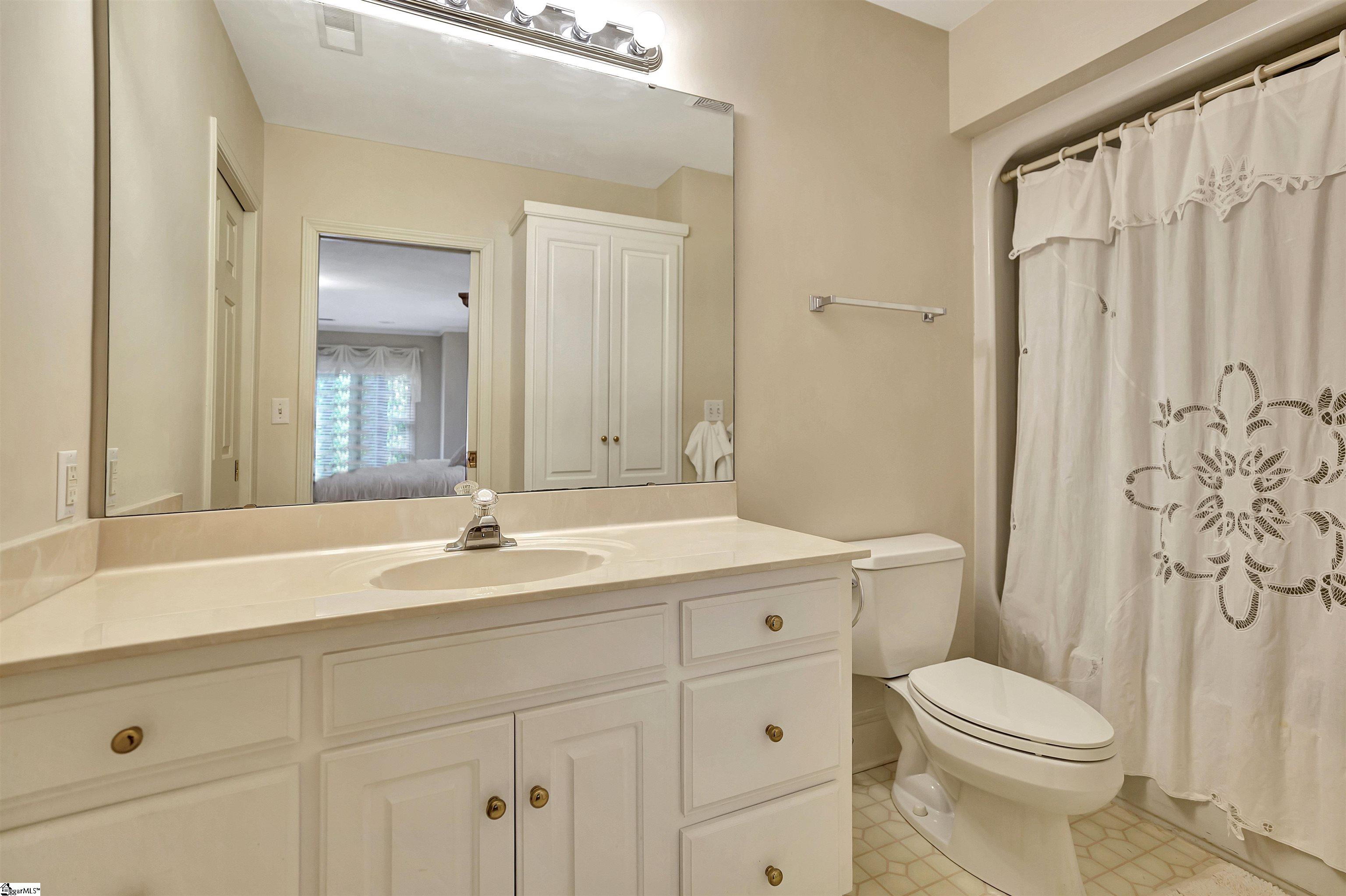 4105 Weatherstone Way Anderson, SC 29621 - Photo 19 of 37 *NEW FLOORING INSTALLED FEBRUARY - NEW PHOTOS FORTHCOMING