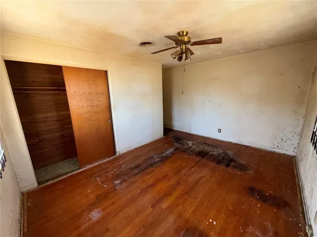 a view of empty room with a window