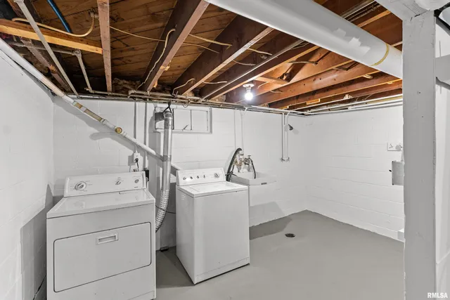 $250,000 | 2019 11th St Place, East Moline, IL 61244