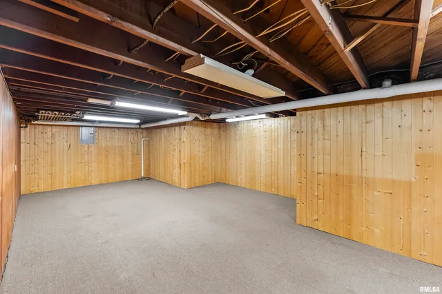 $250,000 | 2019 11th St Place, East Moline, IL 61244