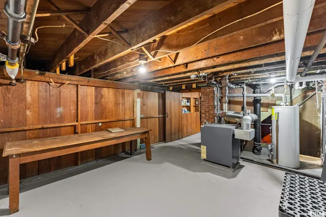 $250,000 | 2019 11th St Place, East Moline, IL 61244