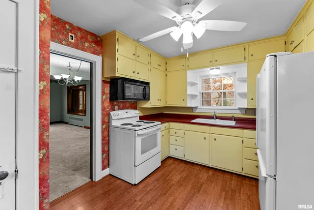 $250,000 | 2019 11th St Place, East Moline, IL 61244