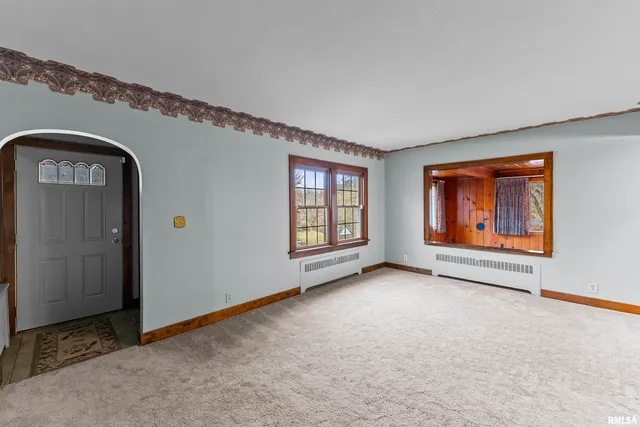 $250,000 | 2019 11th St Place, East Moline, IL 61244