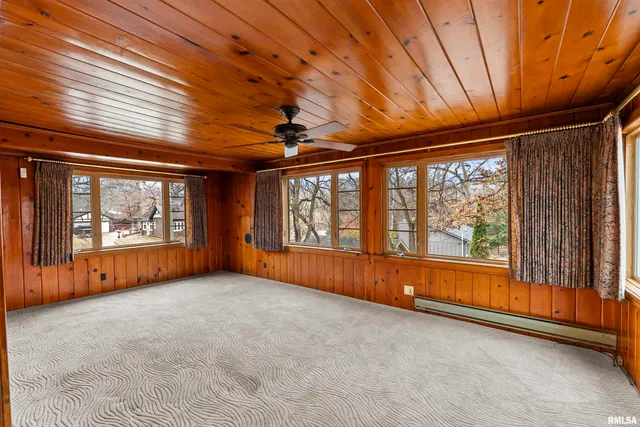 $250,000 | 2019 11th St Place, East Moline, IL 61244