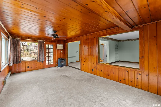 $250,000 | 2019 11th St Place, East Moline, IL 61244